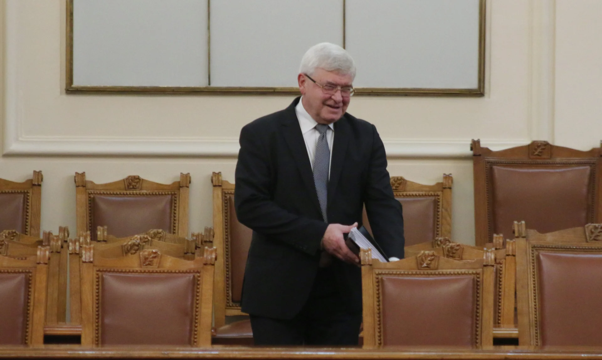Парламент Кирил Ананиев