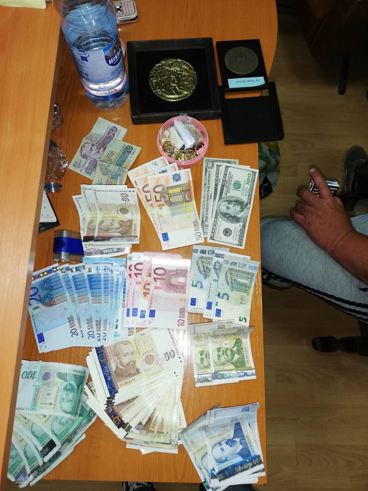 телефонна измама пари