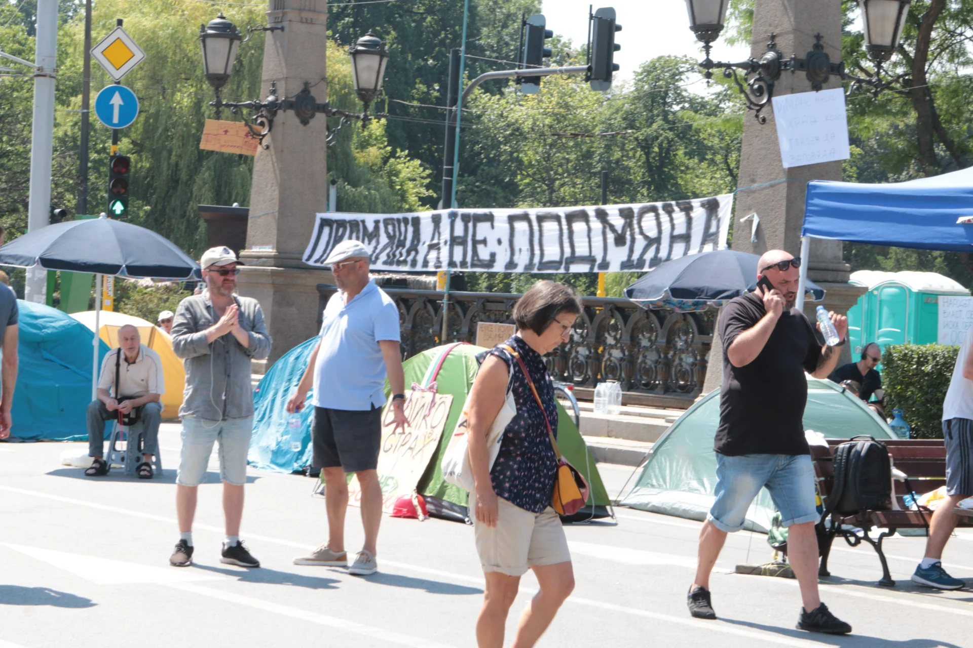 Протест палатки палатков лагер Орлов мост