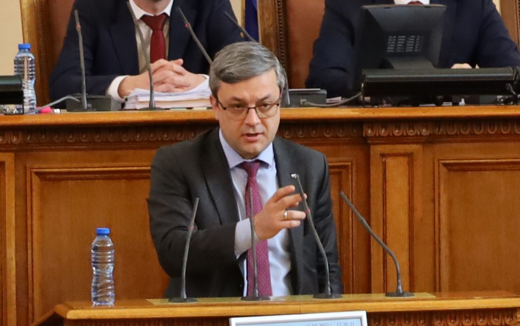 Тома Биков: Предлагаме правителство на националното спасение 7 Парламент избор на управител на БНБ Тома Биков
