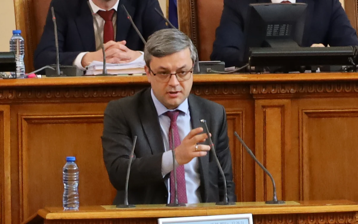 Парламент избор на управител на БНБ Тома Биков