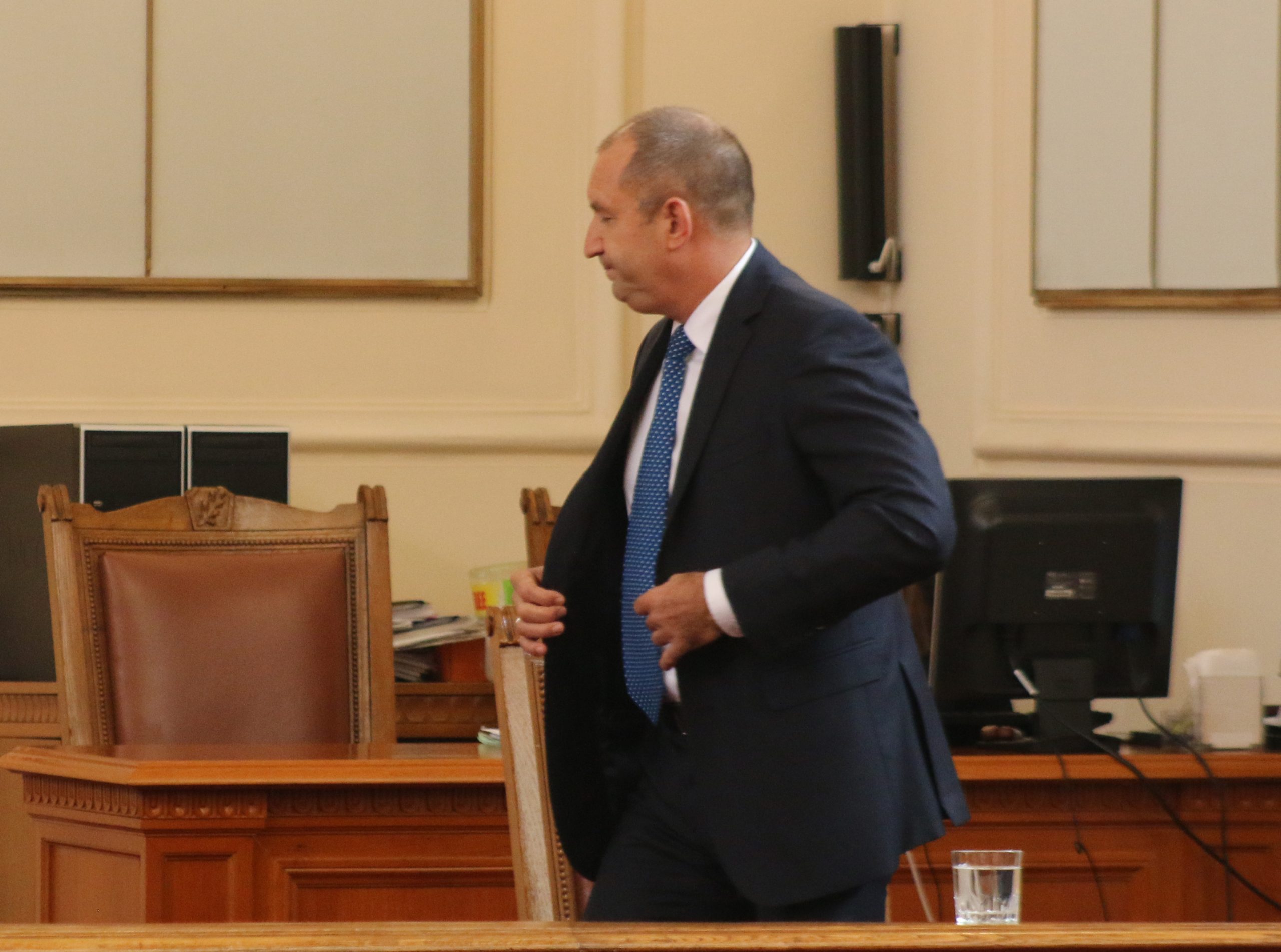 Парламент Румен Радев