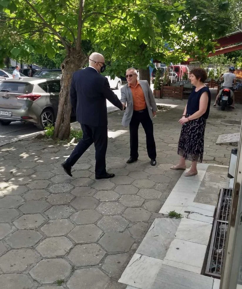 гешев луковит червен бряг