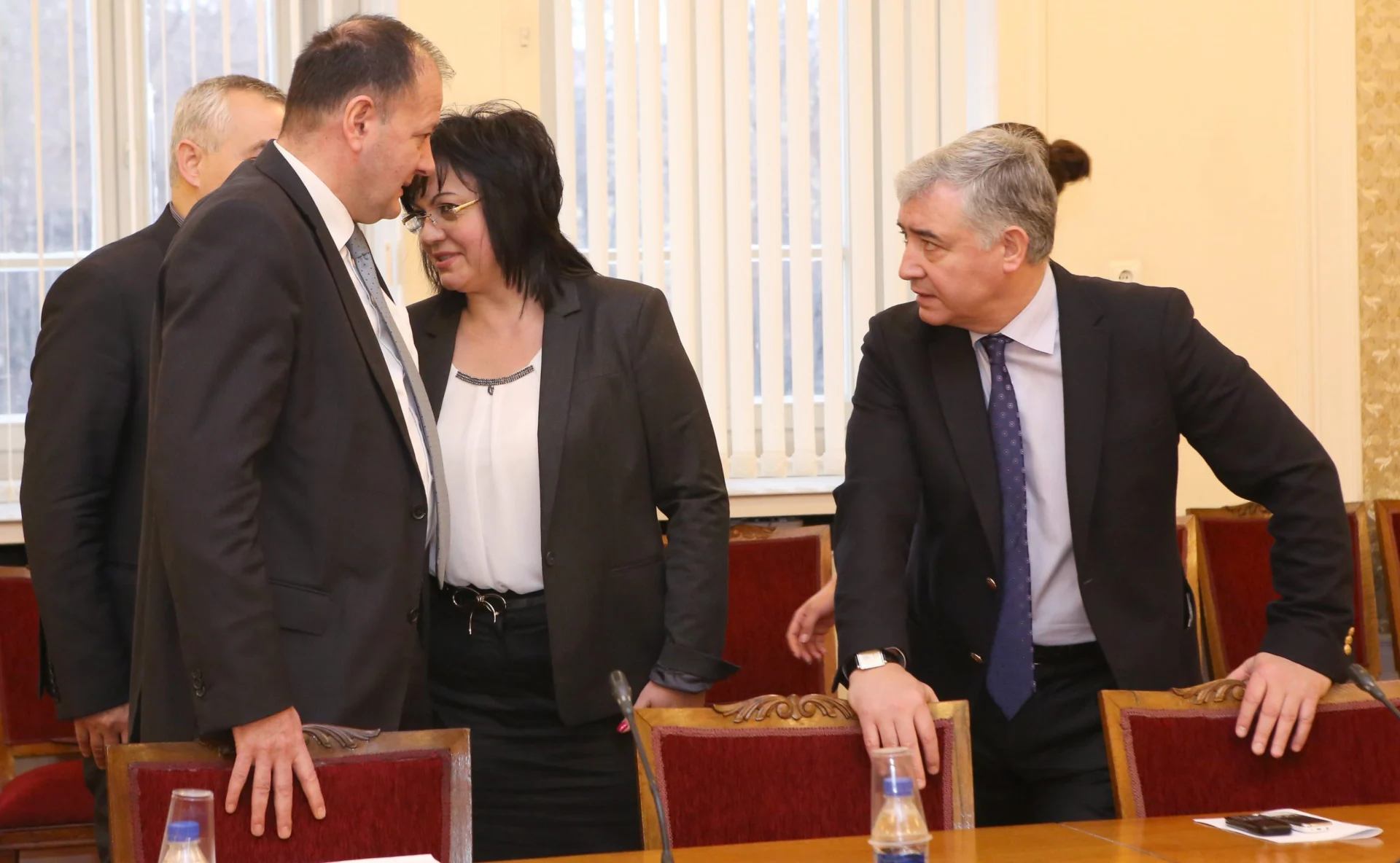 Парламент Консултации на БСП и ДПС