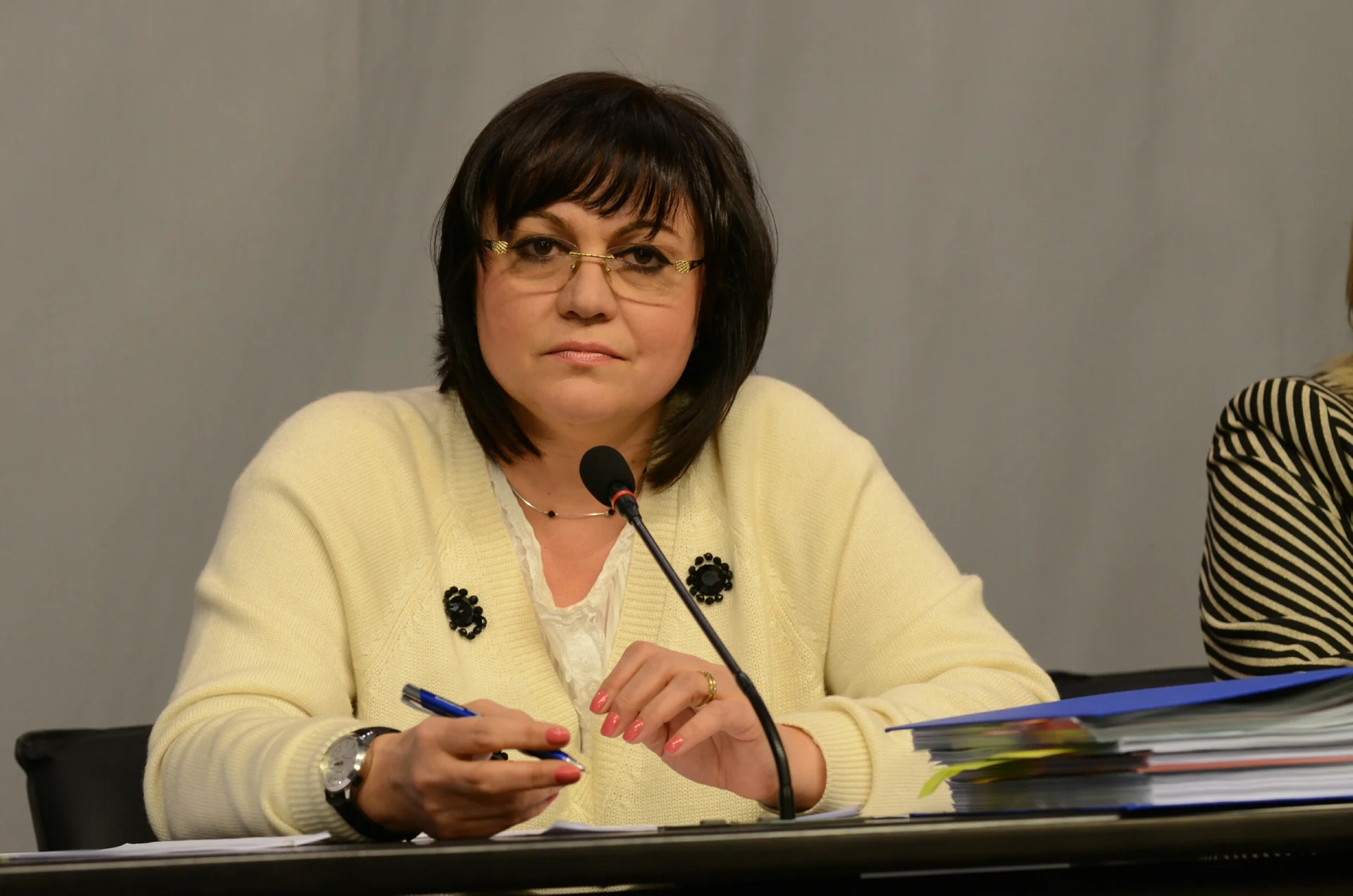 БСП брифинг за ЧЕЗ Корнелия Нинова