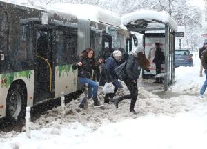 Сняг спирка автобусна