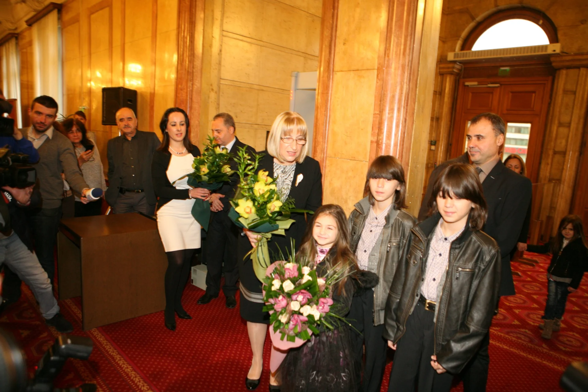 крисия в парламента