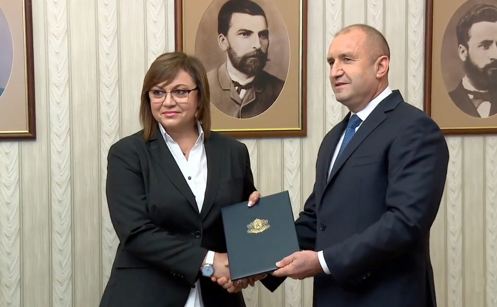 Президентство Връчване на мандат на БСП Корнелия Нинова