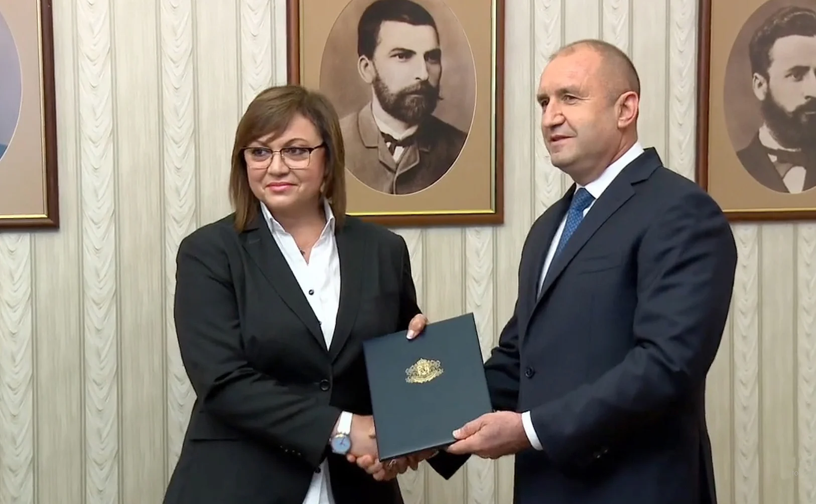 Президентство Връчване на мандат на БСП Корнелия Нинова