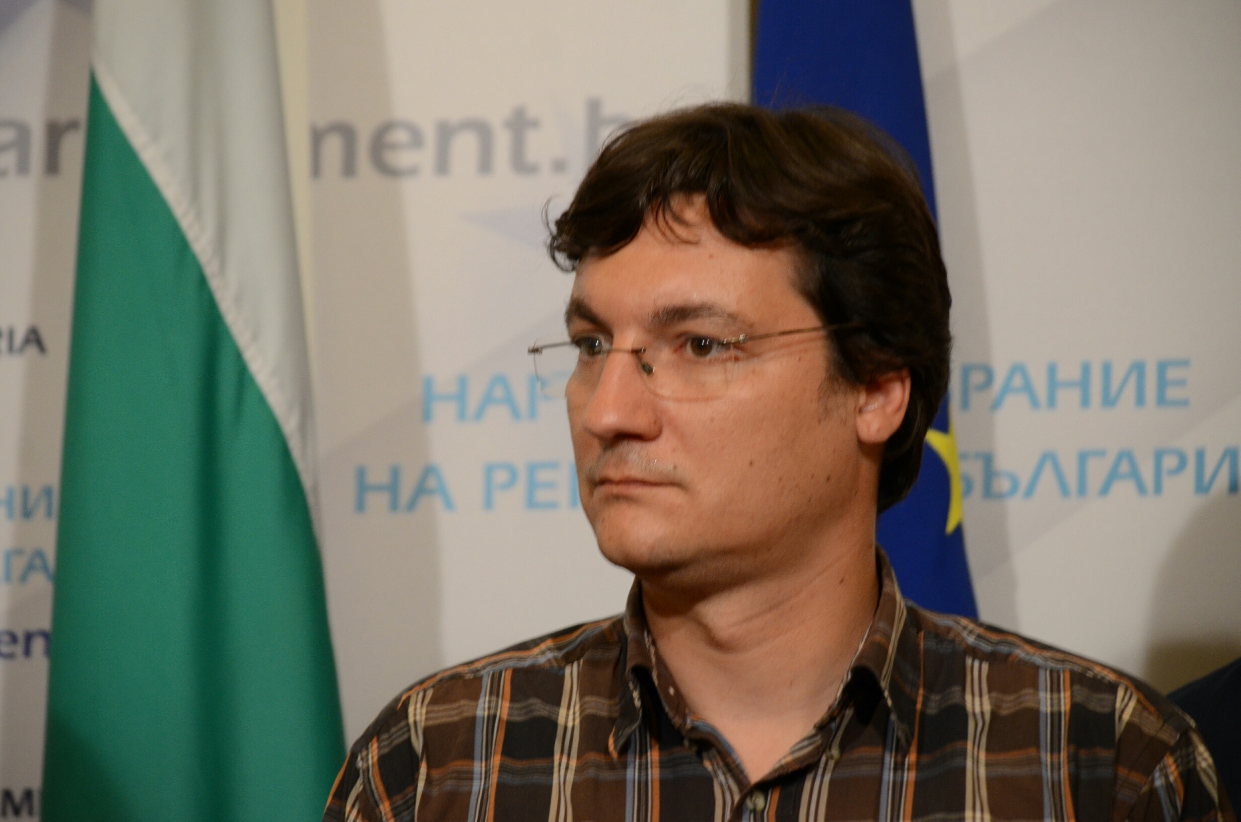БСП Внася искане за  извънредно заседание на парламента Корнелия Нинова Крум Зарков