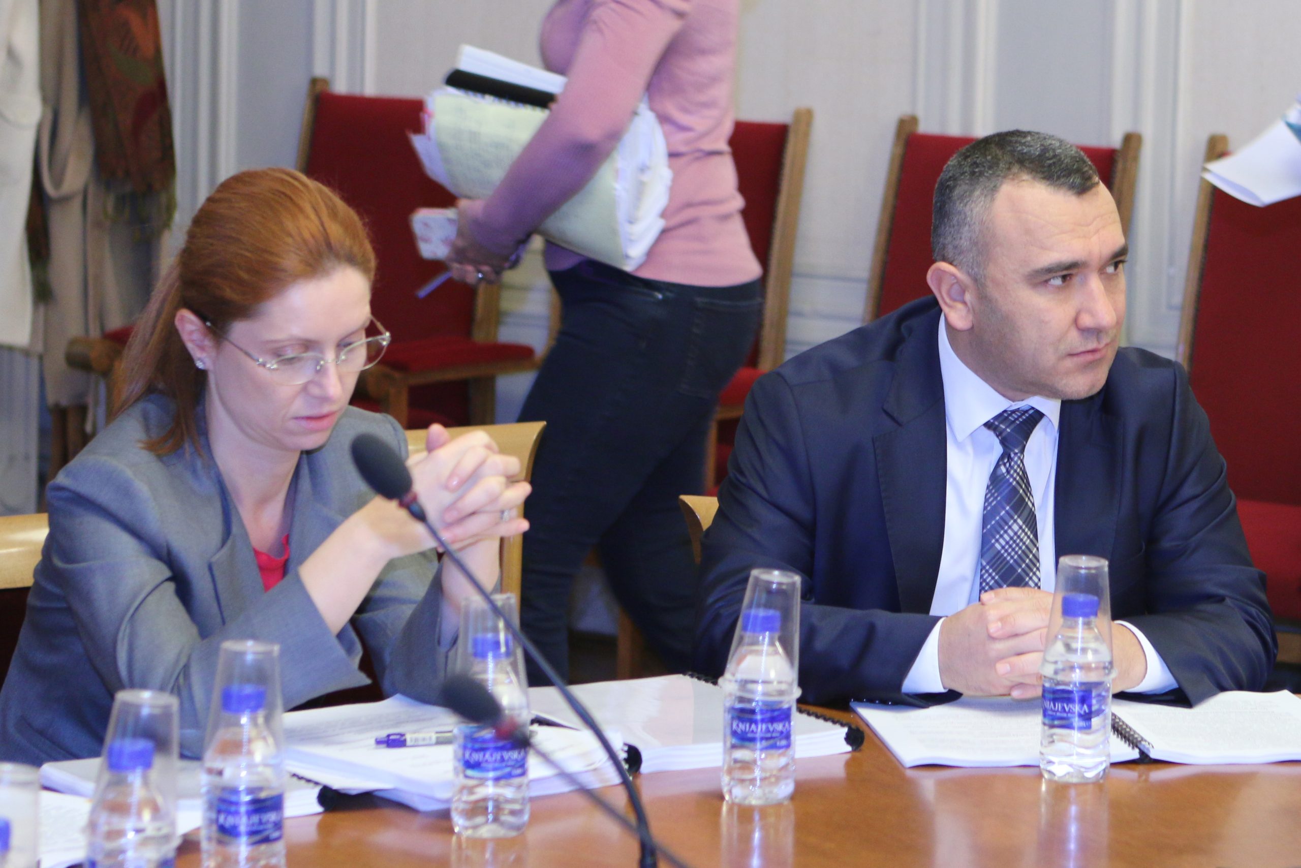 Парламент комисия по икономическа политика застрахователи застрахователен кодекс Ралица Агаин Фейзи Бекир - зам. мин. на фин.