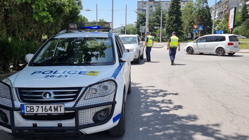 Задържаха 12 души за купуване на гласове в Хасково