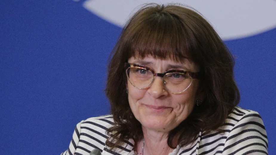 През последните 10 години начело на училището е Мариела Папазова.
