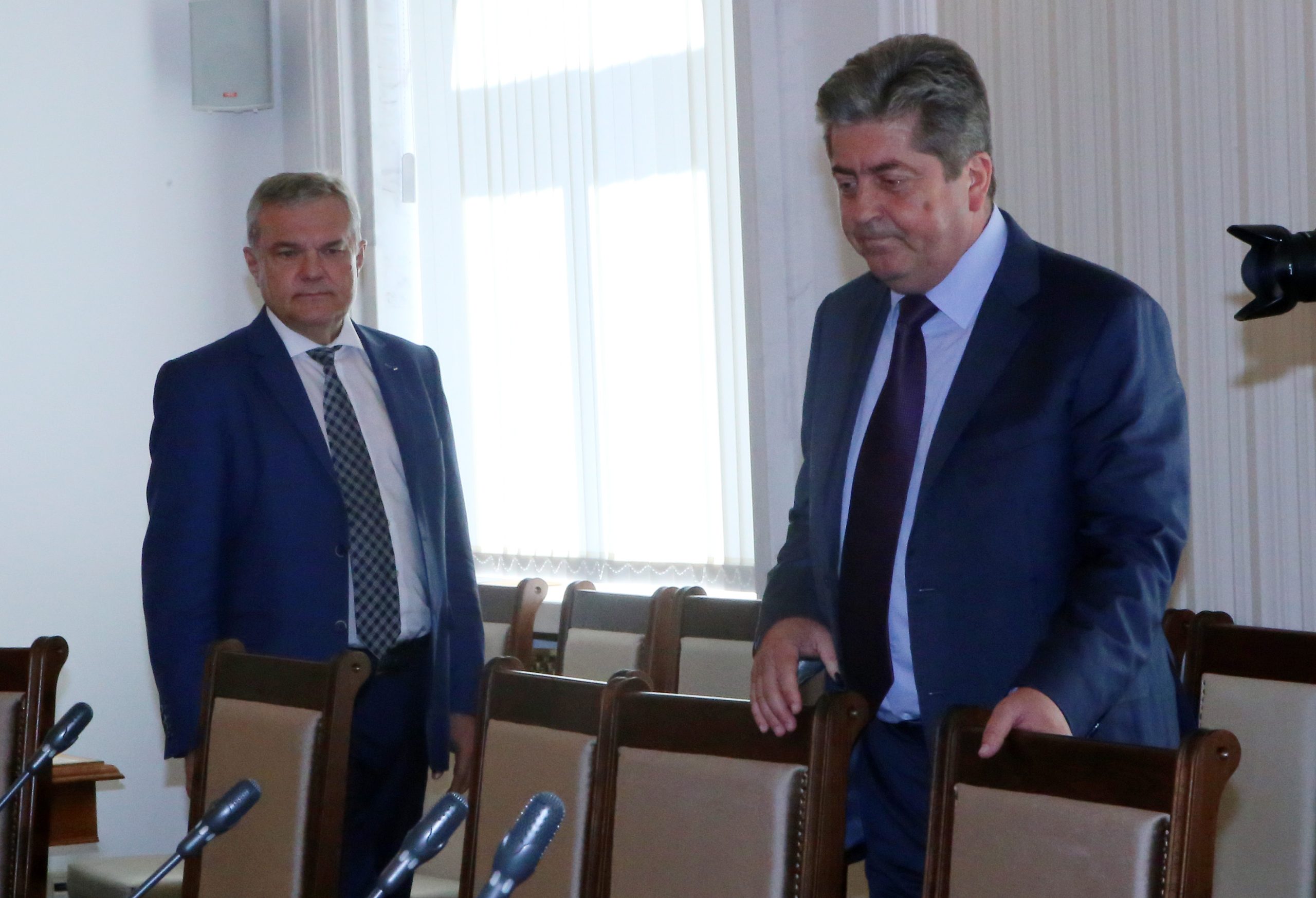 председателят на БСП Корнелия Нинова и преговарящият екип на партията ще се срещнат с ръководството на ПП АБВ - Георги Първанов