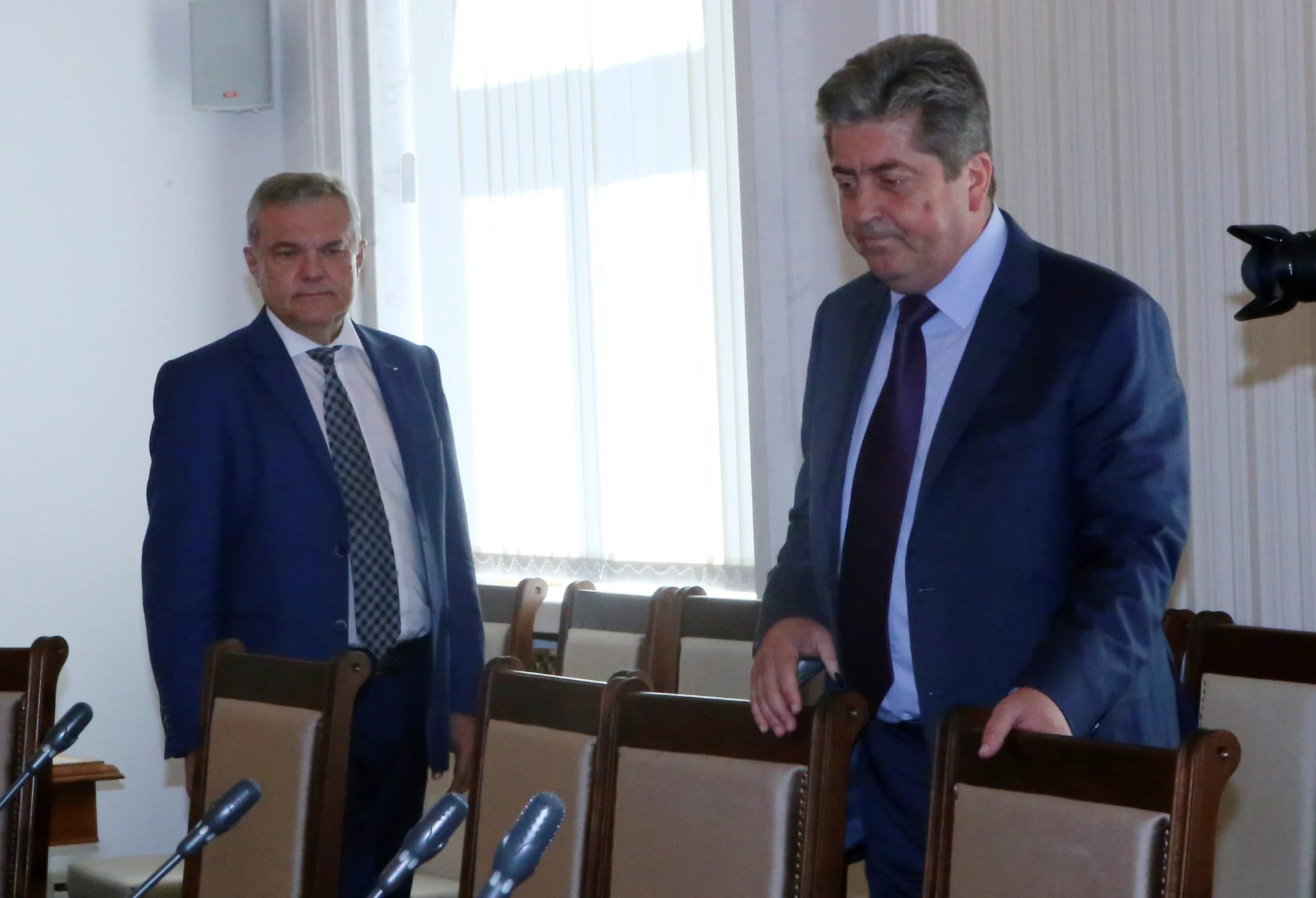 председателят на БСП Корнелия Нинова и преговарящият екип на партията ще се срещнат с ръководството на ПП АБВ - Георги Първанов