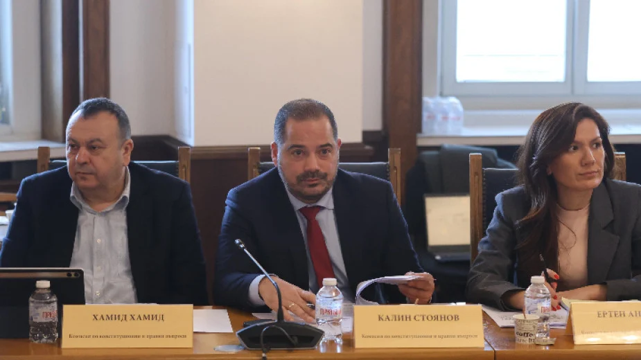 Правната комисия подкрепи само законопроекта на ИТН за прякото участие на гражданите във властта