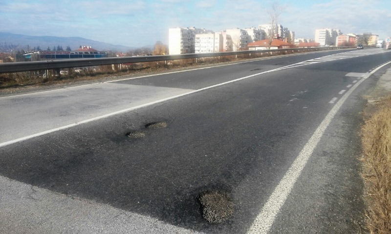 Е-79 път дупки пътища София - Кулата