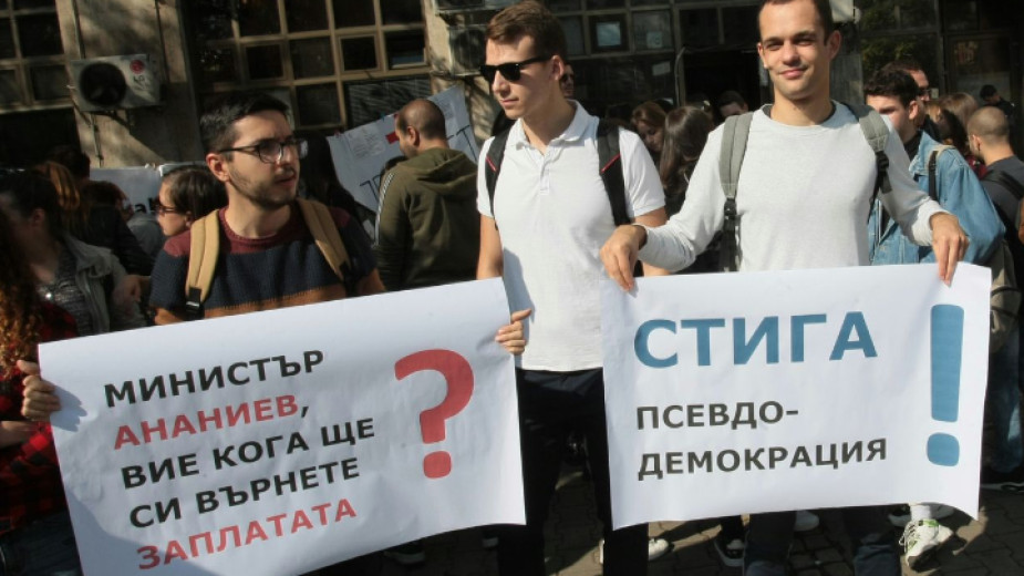 млади лекари