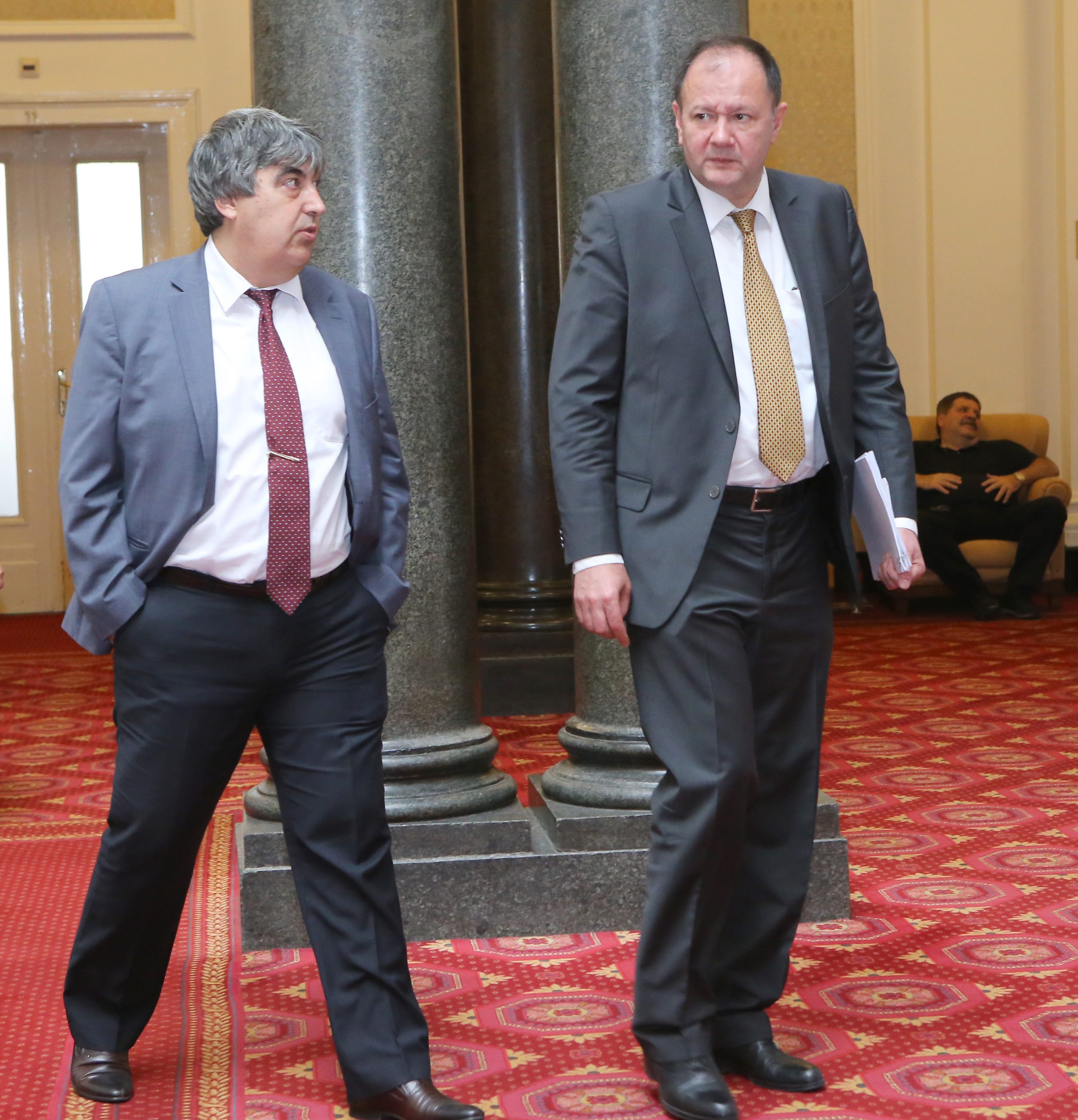 Парламент Михаил Миков Чавдар Георгиев