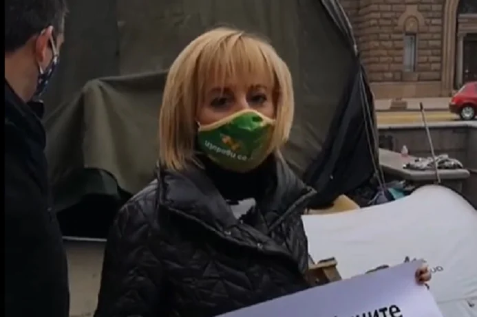 Мая Манолова