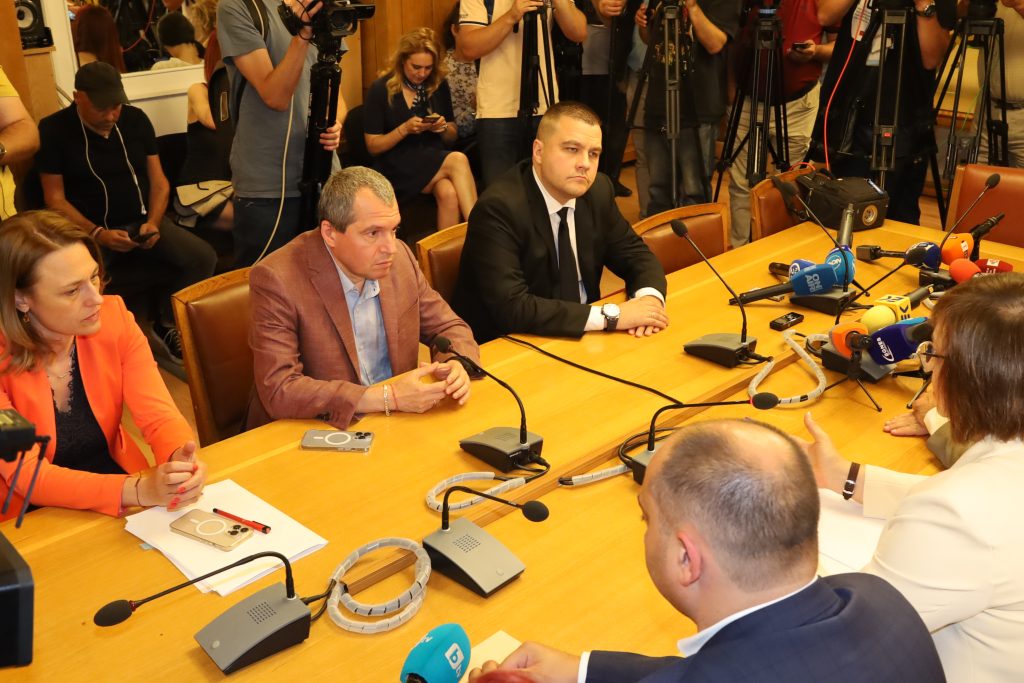 При 99% обработени протоколи: ИТН е извън парламента 4 Консултации Итн БСП Корнелия Нинова Ива Митева