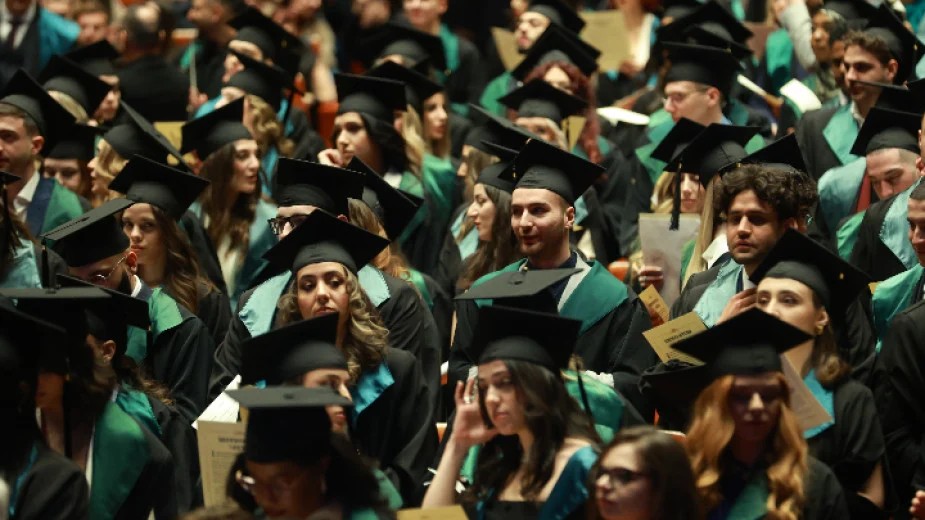 Общо 16 995 чуждестранни студенти се обучават у нас през академичната 2024/2025 година