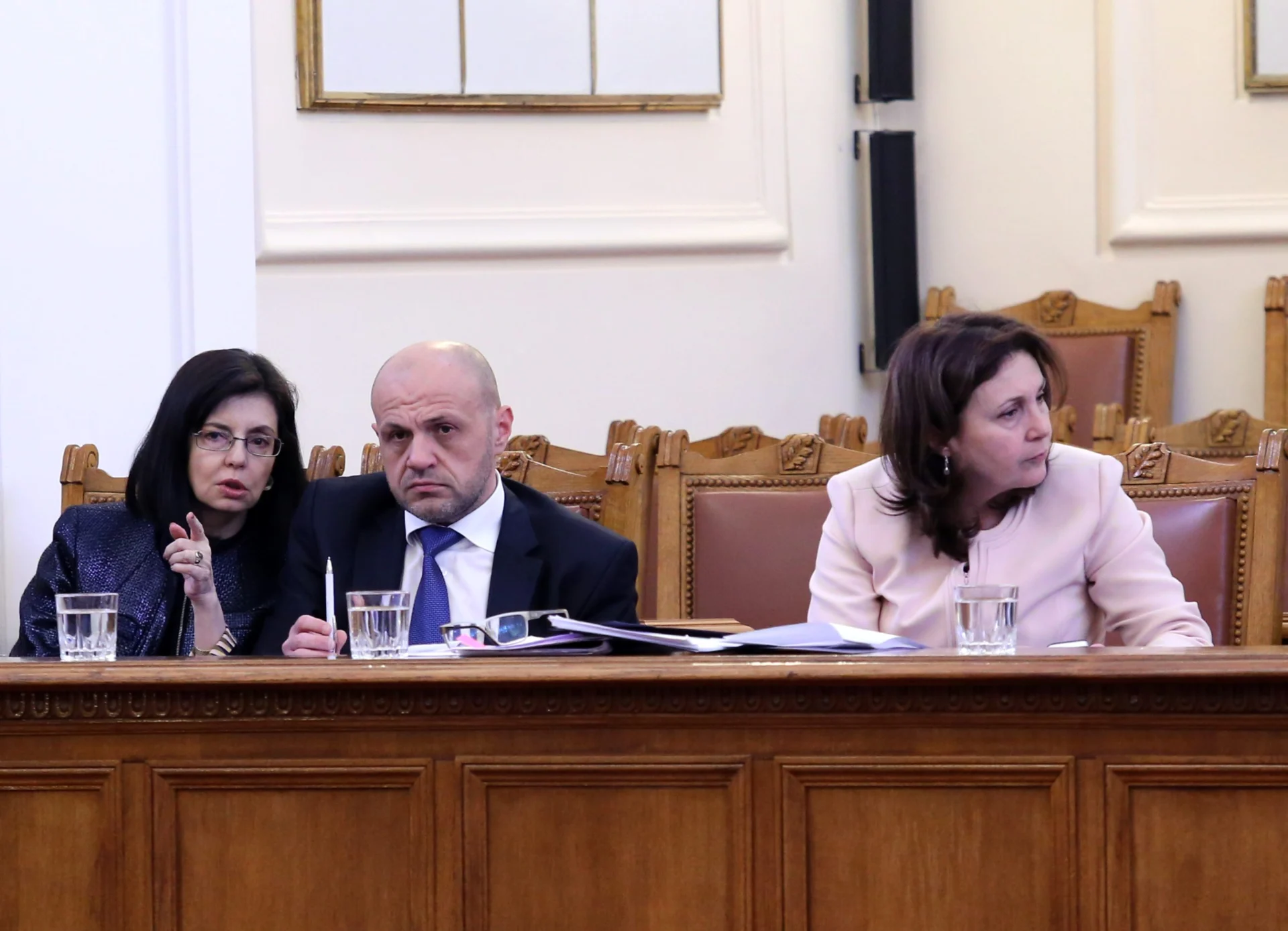 Парламент Меглена Кунева Томислав Дончев Румяна Бъчварова - министър на вътрешните работи
