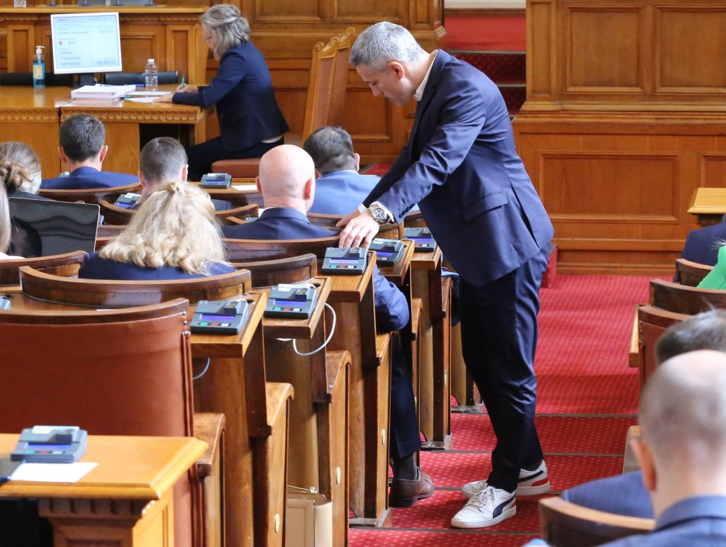 Парламент Андрей Гюров
