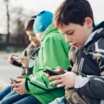 ГЕРБ предлага ограничаване на достъпа до социални мрежи за деца до 16 години и забрана за мобилни телефони в училище