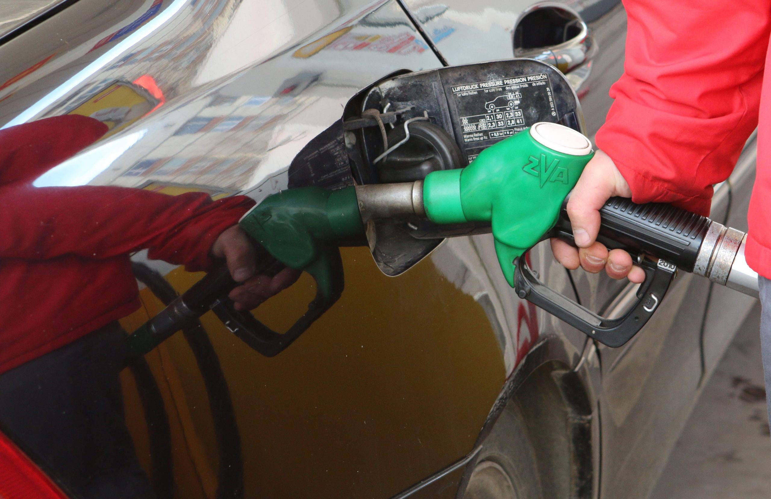 Бензин бензиностанция