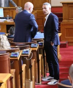 Парламент Андрей Гюров
