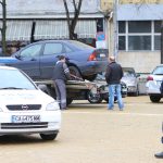 Паяк вдига кола автомобил полицай