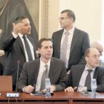 Подуправителят на БНБ Калин Христов обяснява на финансовия министър Симеон Дянков че бюджетната му сметка не е точна.