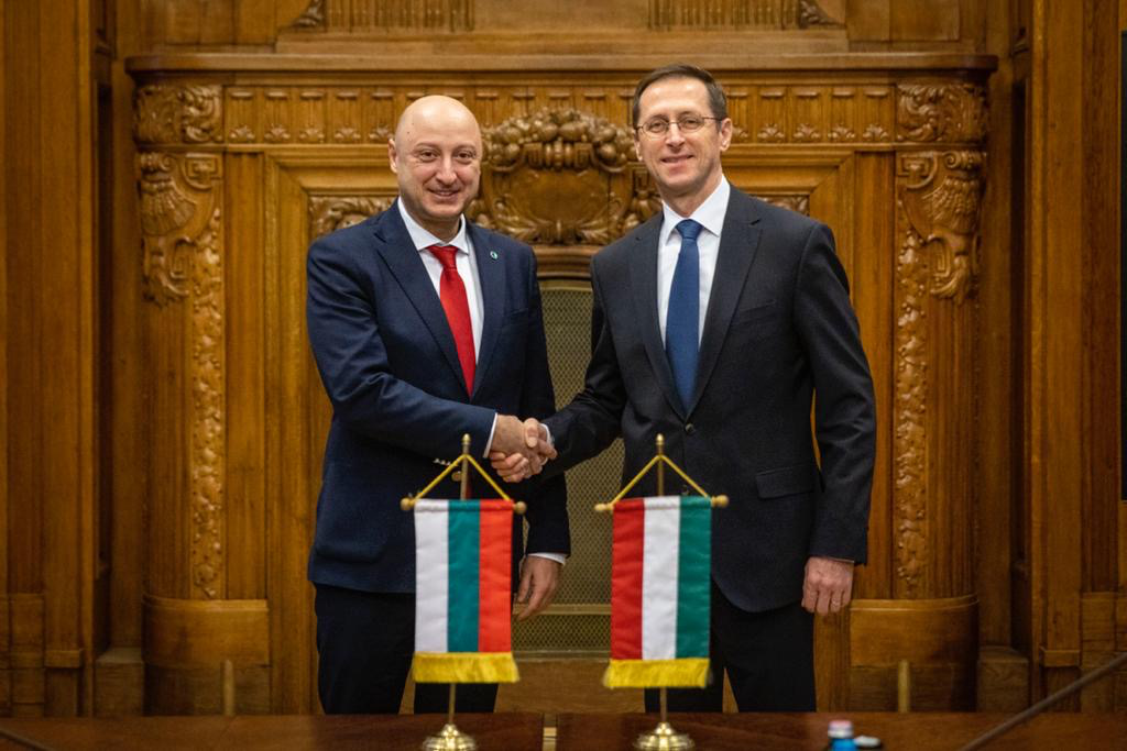 Министър Валери Белчев и министър Михай Варга