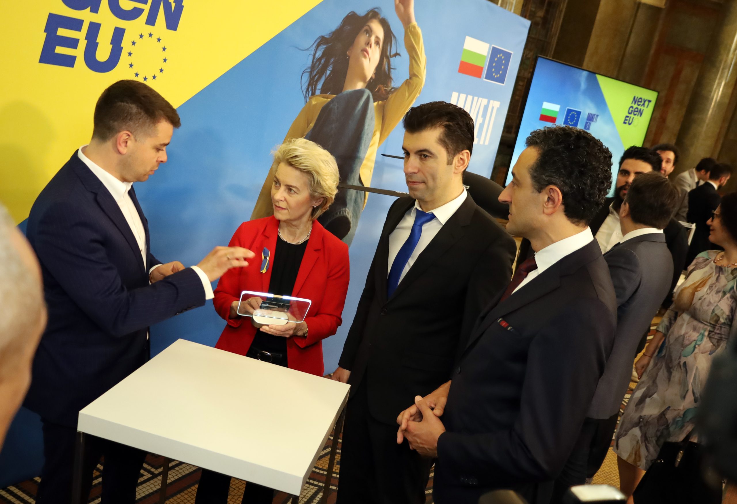 Кирил Петков Урсула фон дер Лайен