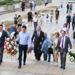 Калоян Паргов и ГС на БСП поднасят цветя на паметника на съветската армия