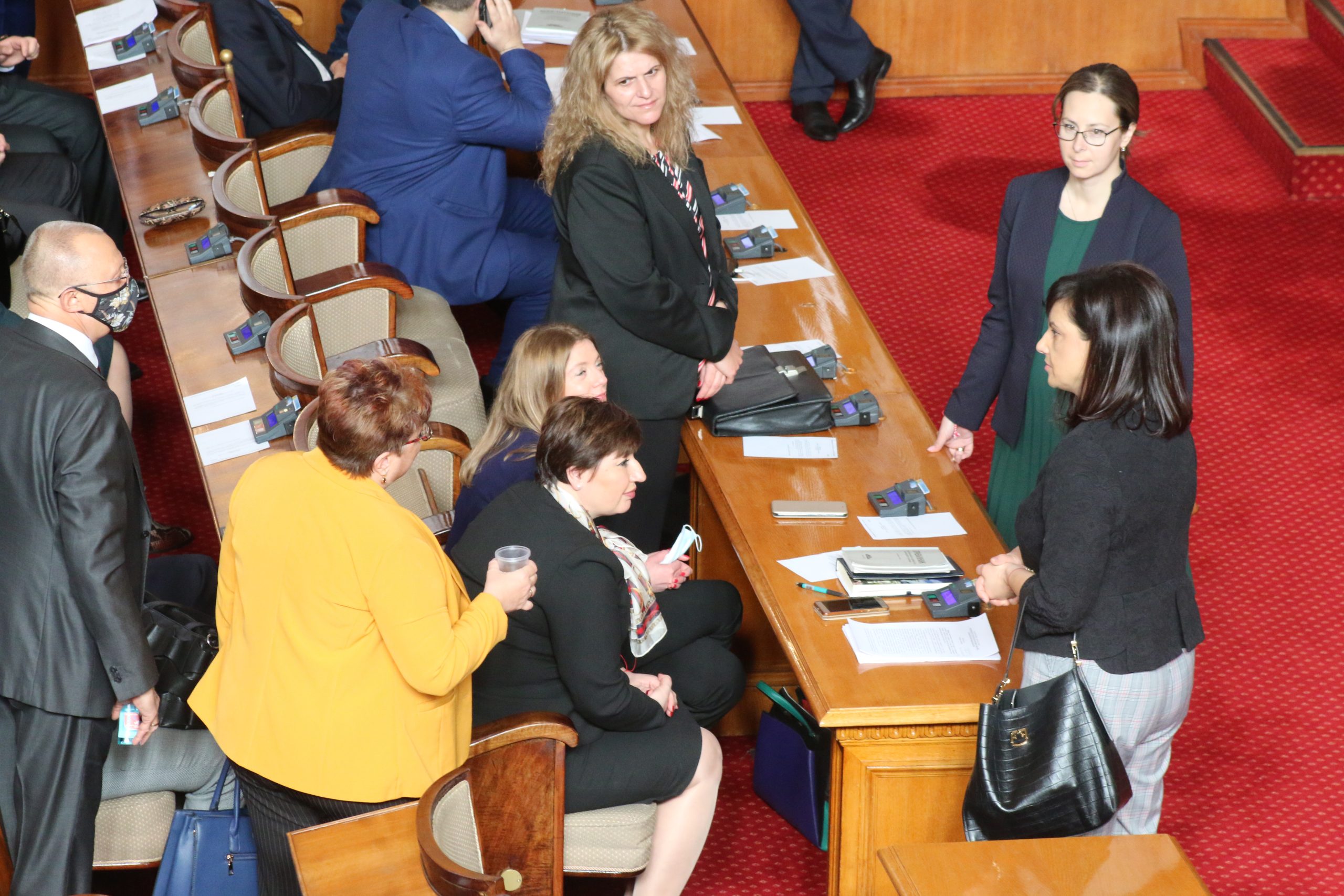 Парламент извънредно положение