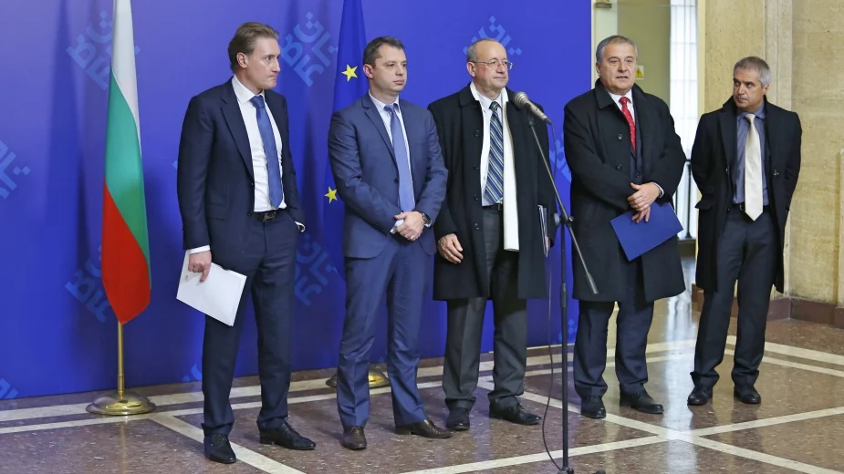 Работодателите се отказват от искането за оставка на министъра на енергетиката Теменужка Петкова. Това стана ясно след среща на национално представителните работодателски организации с премиера Бойко Борисов.