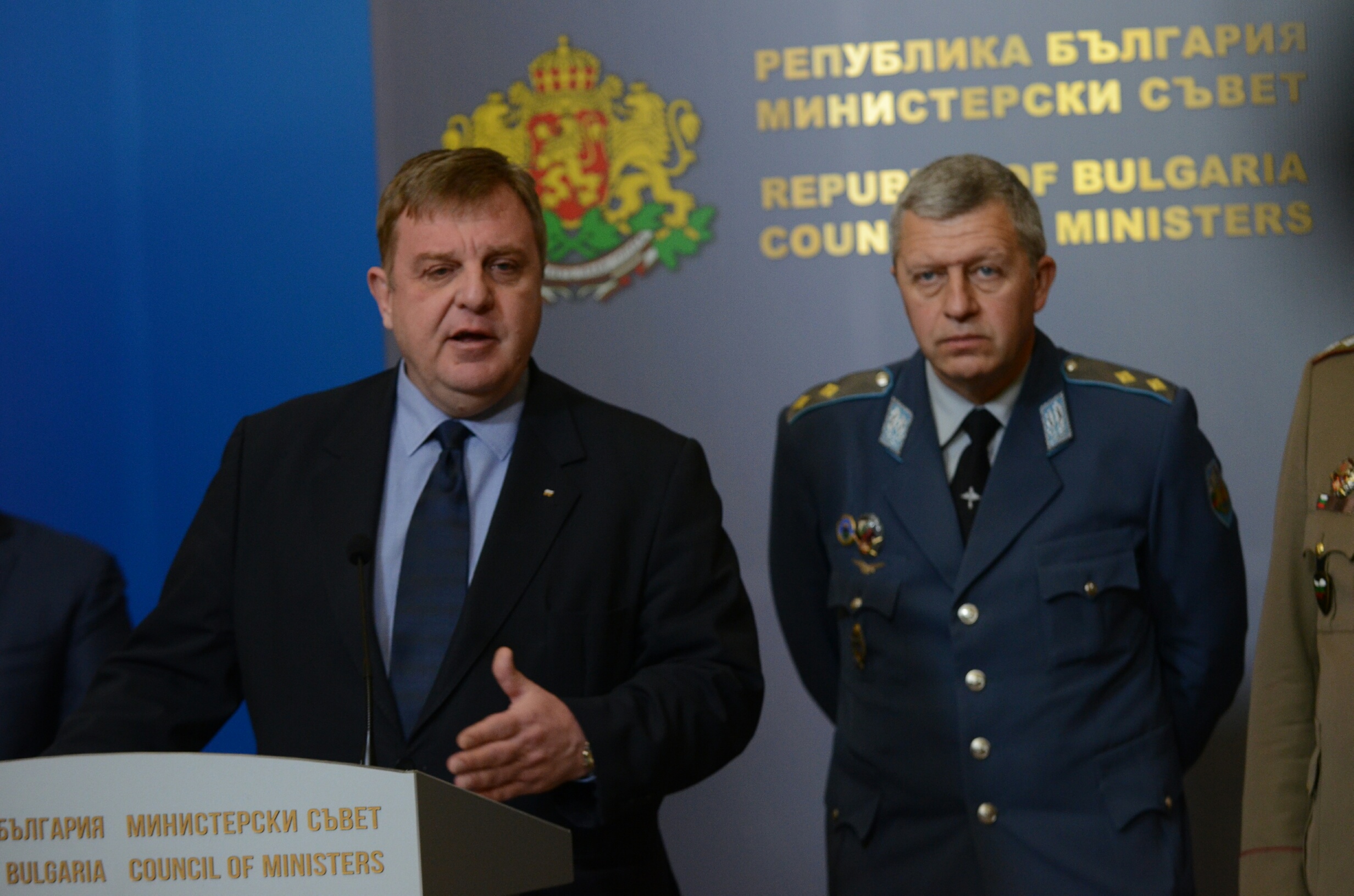 Министерски съвет Красимир Каракачанов - министър на отбраната Емил Караниколов