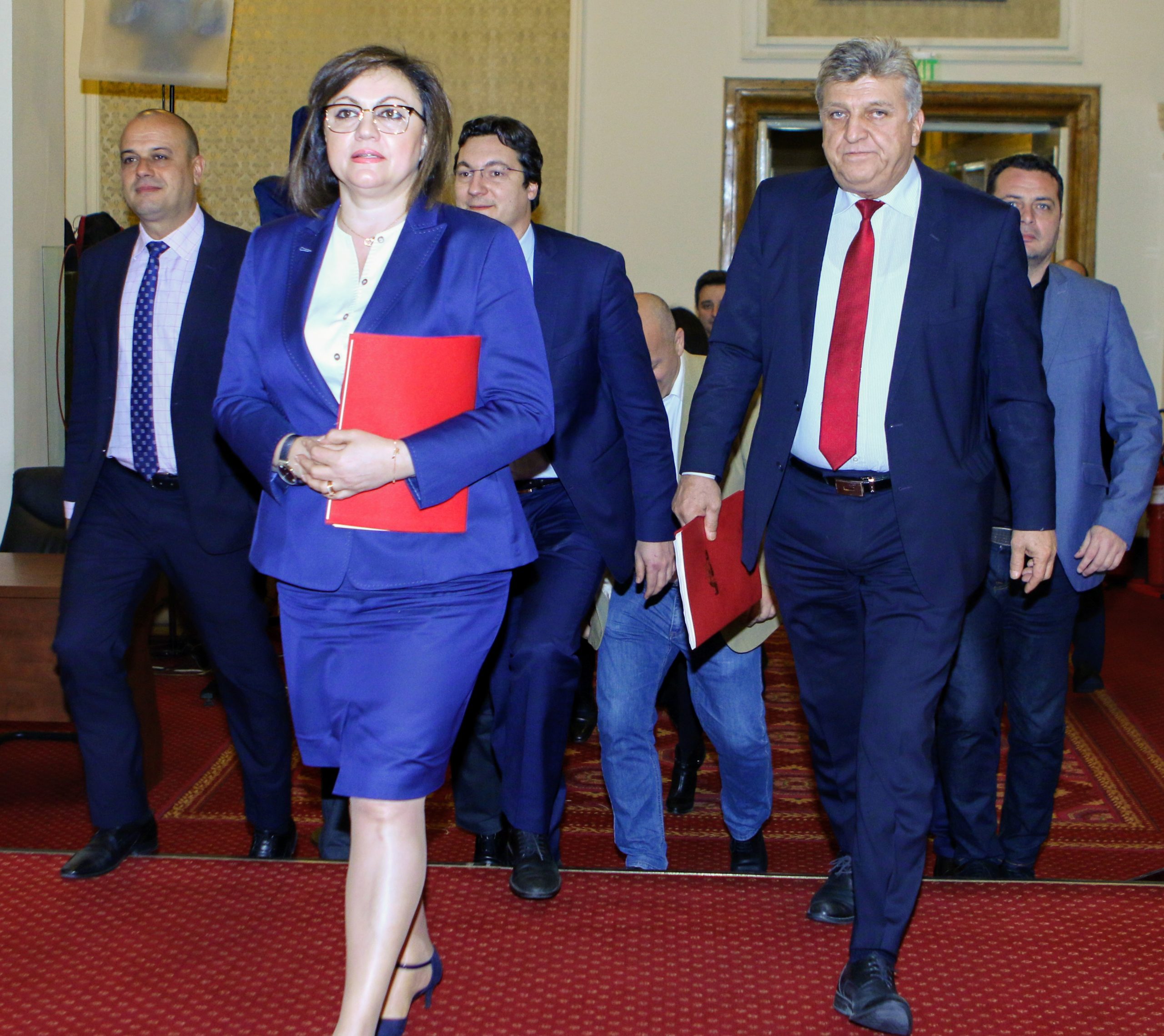 Парламент внасяне на вот на недоверие БСП Корнелия Нинова