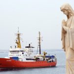 кораб акуариус мигранти средиземно море