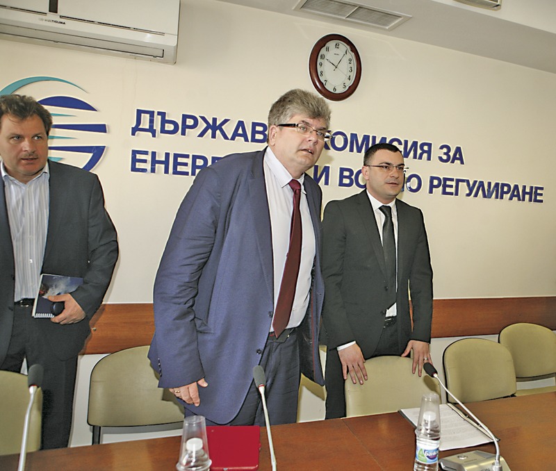 Ръководството на ДКЕВР се стресна от дипломатическото присъствие.