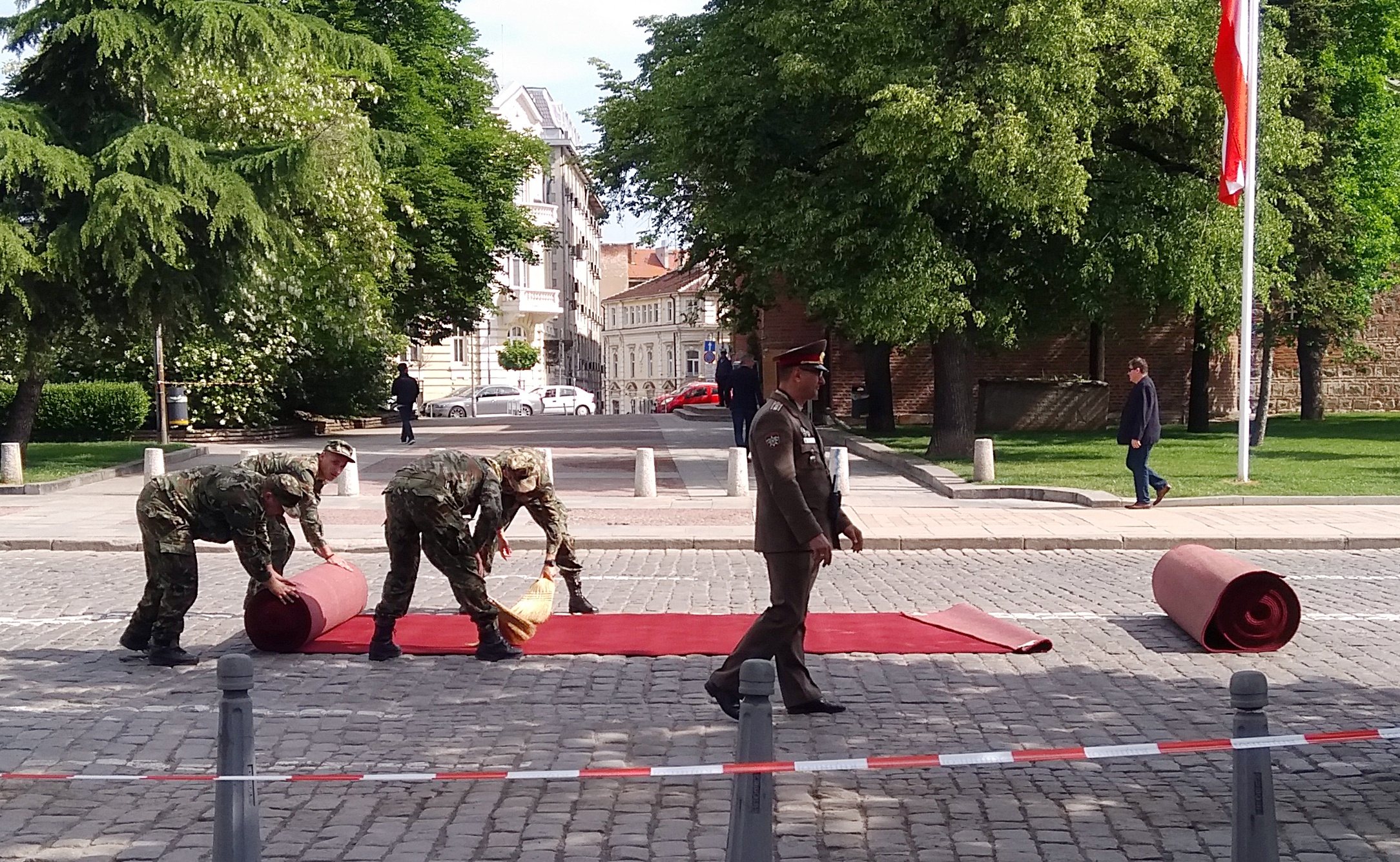 Военни