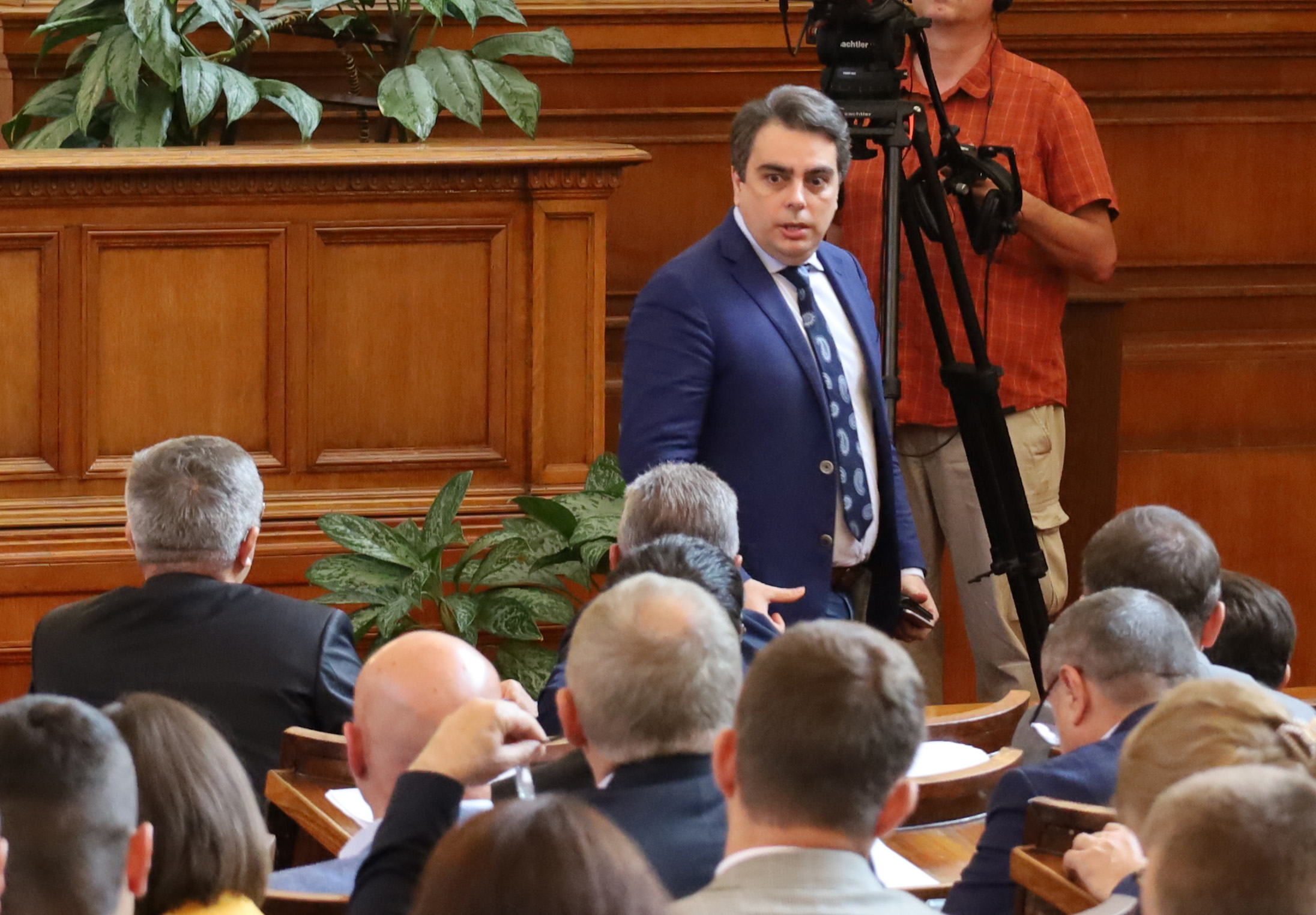 Парламент държавен бюджет Асен Василев
