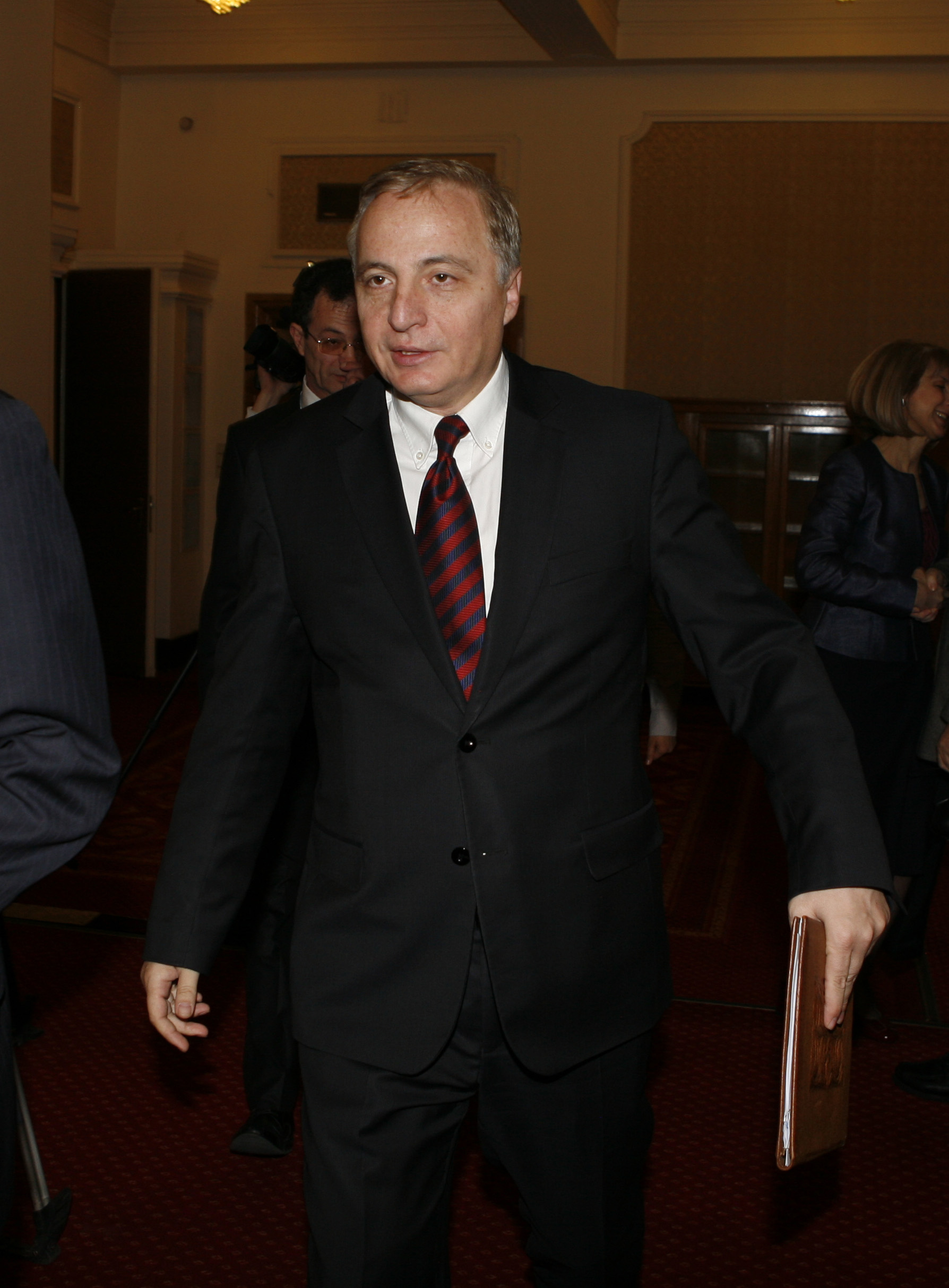 Парламент Цветан Цветков - предс. на Сметната палата