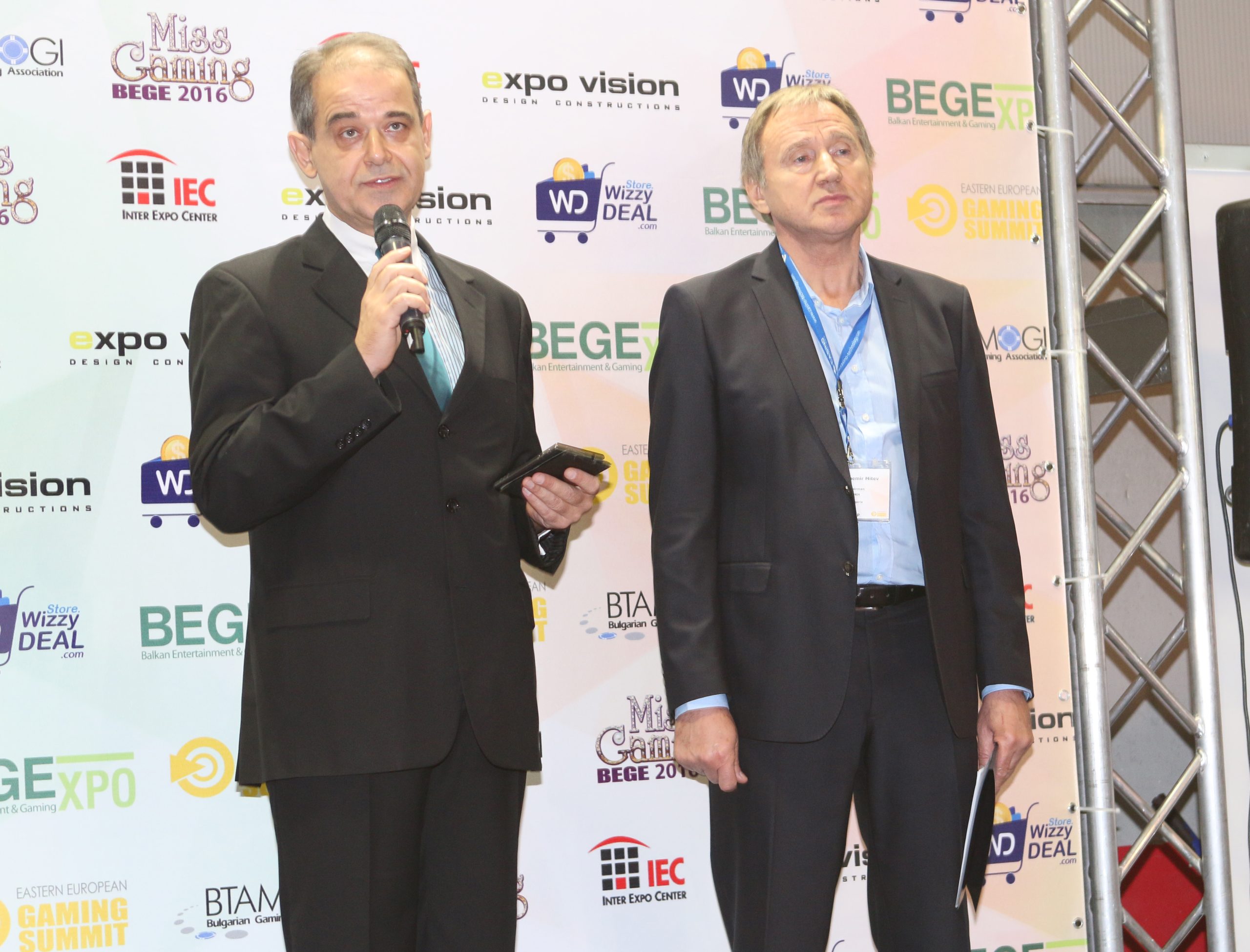 Откриване на Балканското изложение на развлекателната и игрална индустрия (BEGE Expo) и Източноевропейската конференция на игралната индустрия (EEGS). рулетка хазарт Ангел Ирибозов - Председател на УС на Българската асоциация на производителите и организаторите от игралната индустрия Огнемир Митев -  Председател на Държавната комисия по хазарта