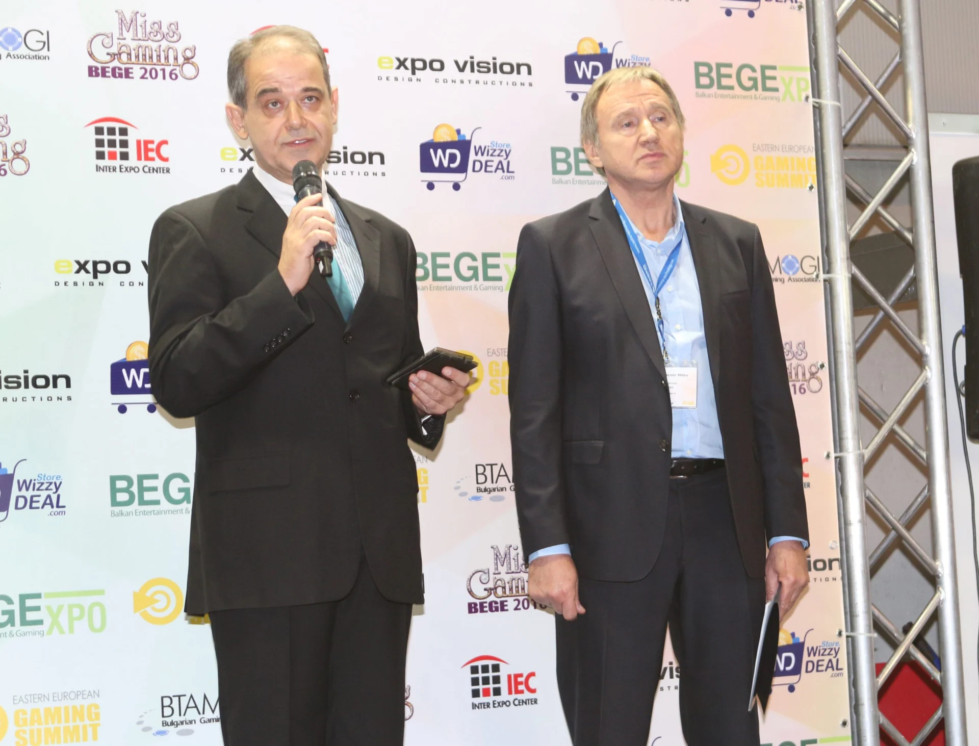 Откриване на Балканското изложение на развлекателната и игрална индустрия (BEGE Expo) и Източноевропейската конференция на игралната индустрия (EEGS). рулетка хазарт Ангел Ирибозов - Председател на УС на Българската асоциация на производителите и организаторите от игралната индустрия Огнемир Митев -  Председател на Държавната комисия по хазарта