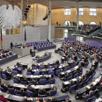 Според предварително уточнените графици германският Бундестаг и парламентът на Холандия гласуваха за втория спасителен кредитен пакет.