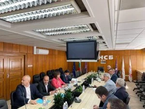 Корнелия Нинова