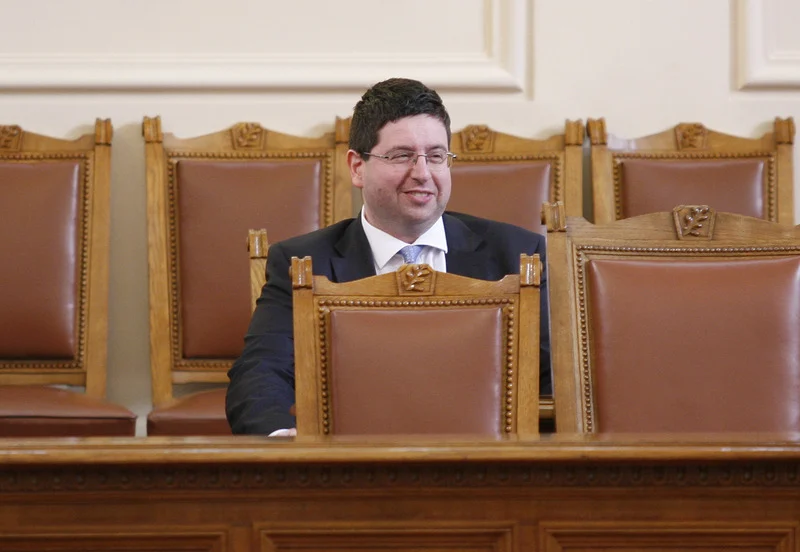 ПарламентПетър Чобанов - мин. на финансите